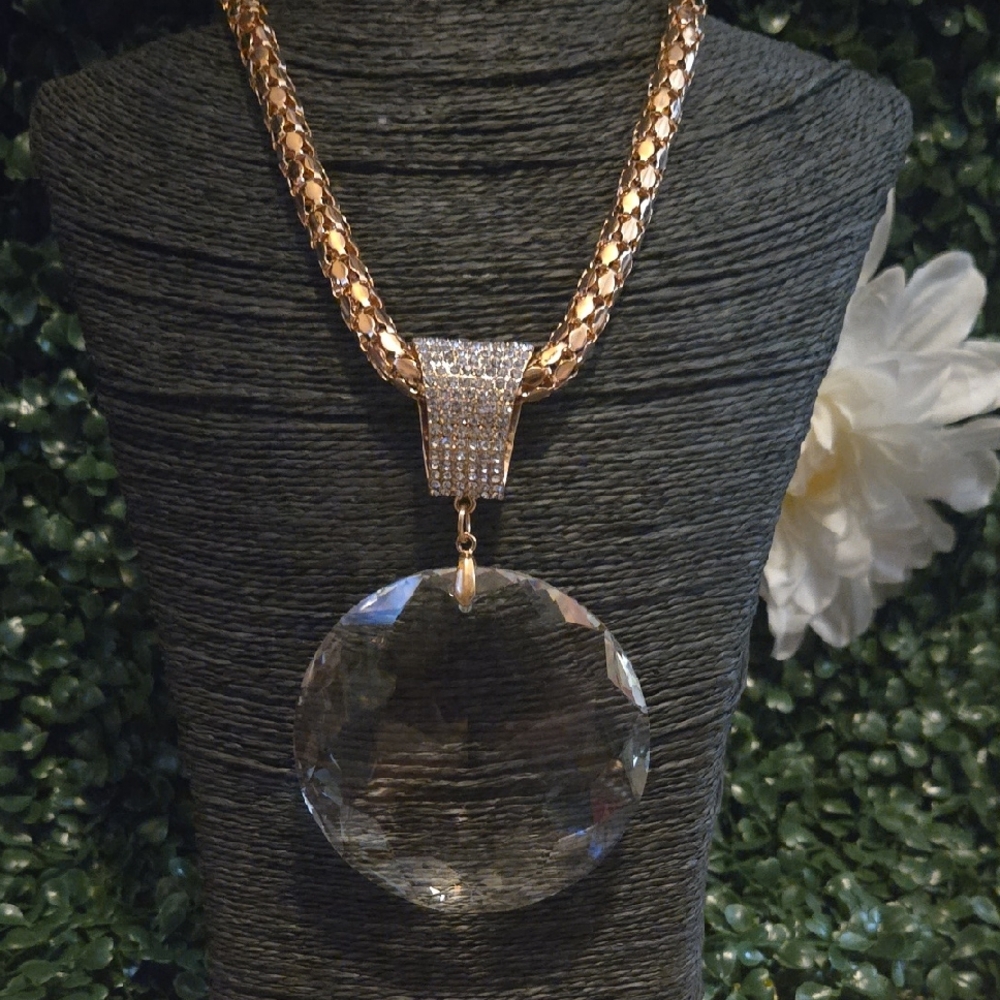 Elegant Gold and Silver Pendant Necklace